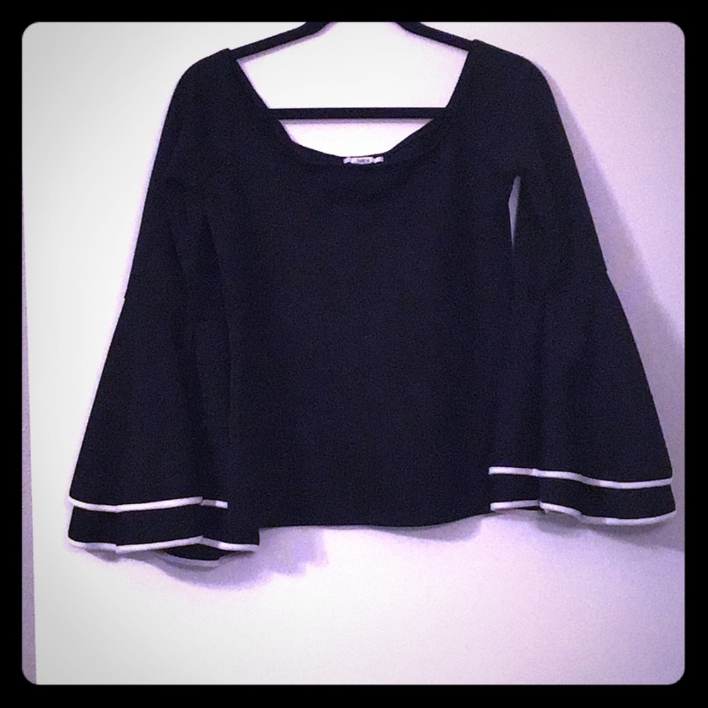 🍒Bar lll🍒Bell Sleeve Blouse